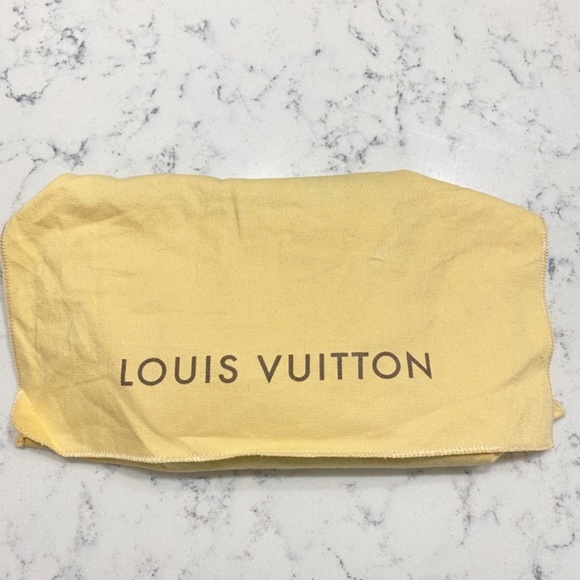 Louis Vuitton Authentic Monogram Shawl - Picture 2 of 10